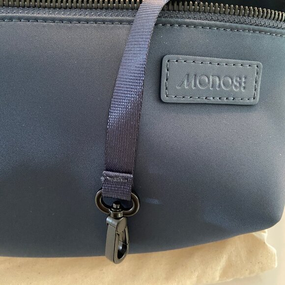 MONOS Metro Sling Bag - Picture 3 of 9